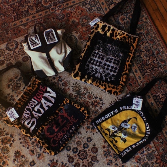 ⚡️STUDDED TOTE BABE ⚡️ - Picture 3 of 3